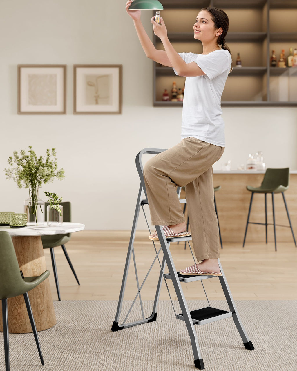 Stairladder - with 4 steps - load capacity of up to 150 kg - pigeon gray