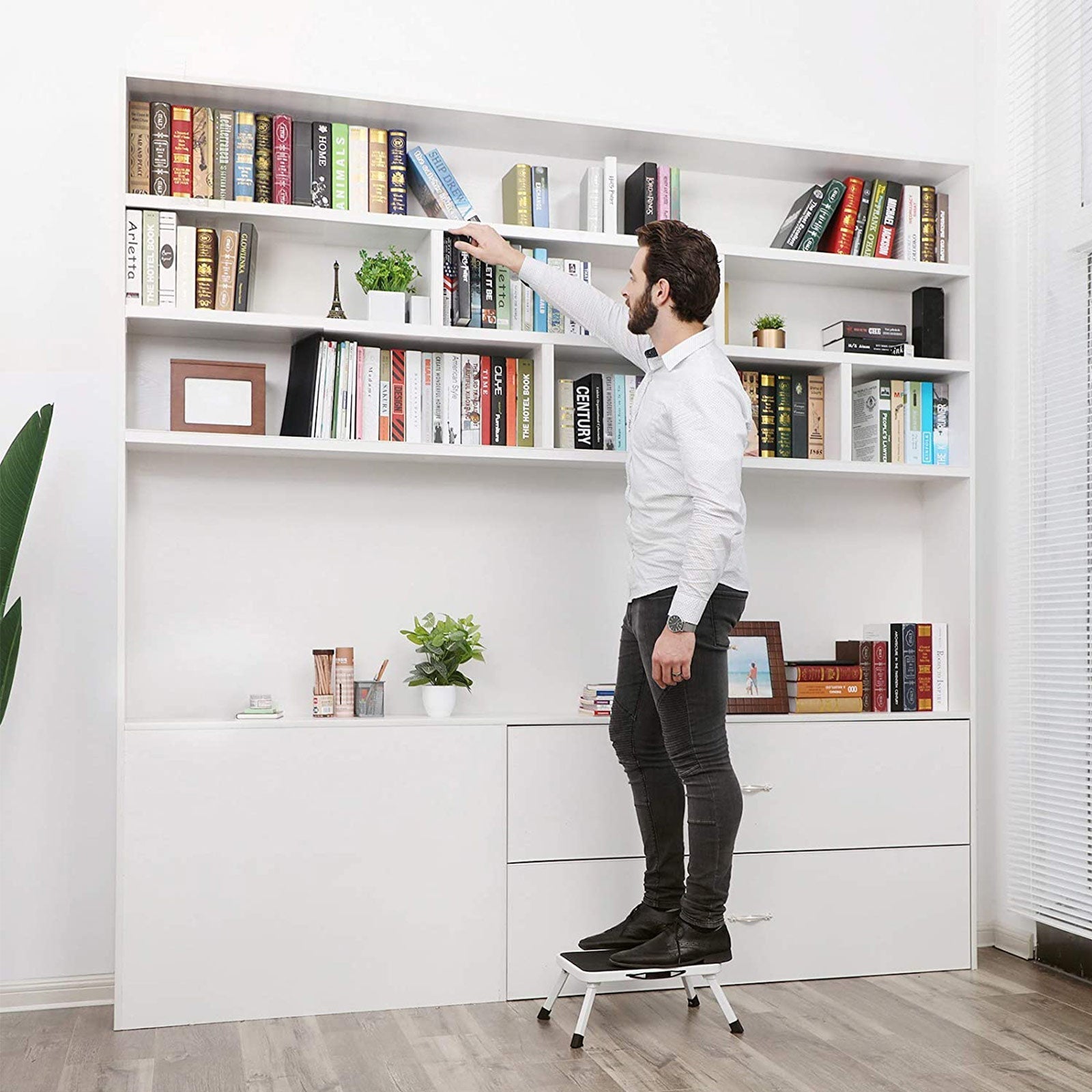 Foldable staircase - with non -slip mat - up to 150 kg - white