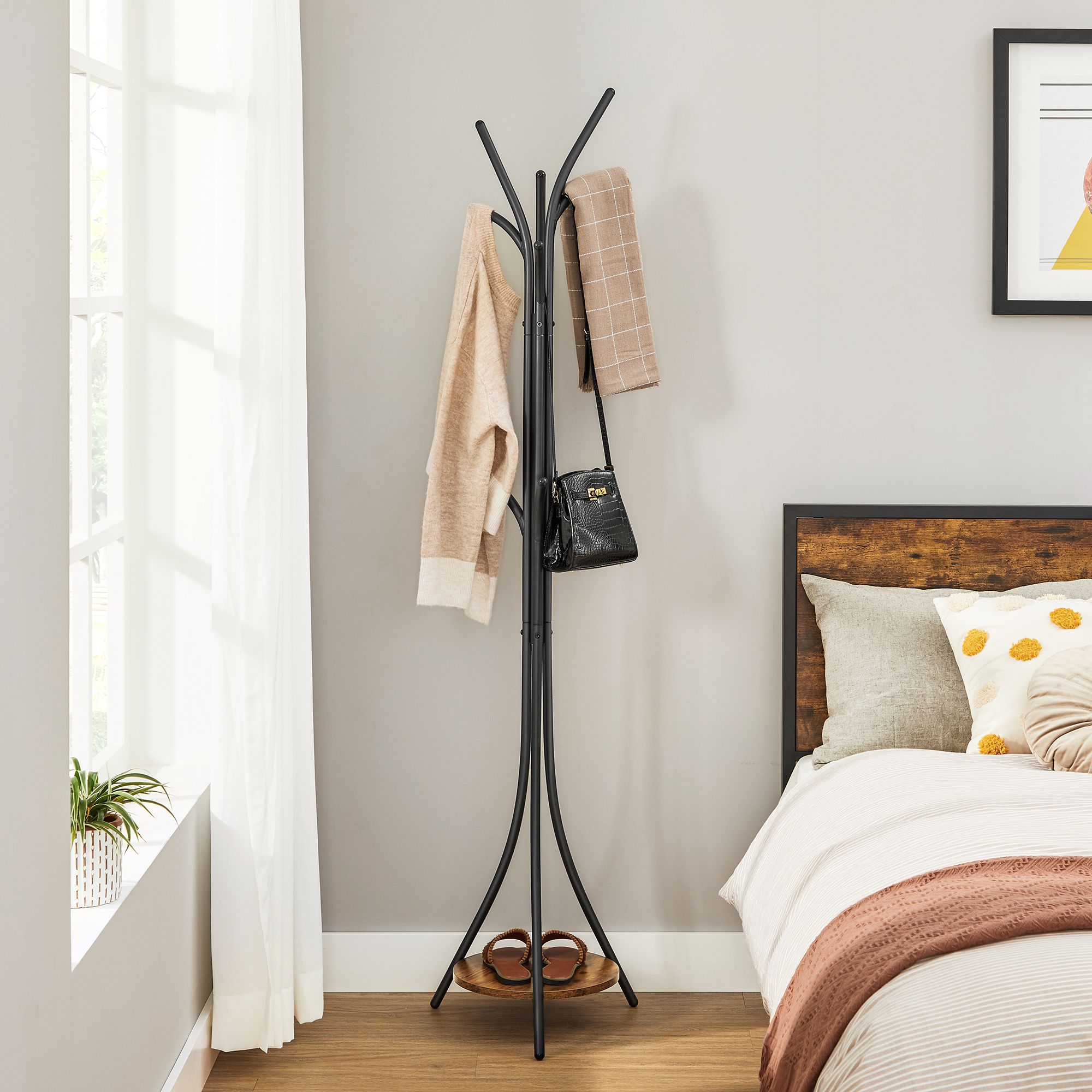 Coat rack - Industrial Design - With Plank